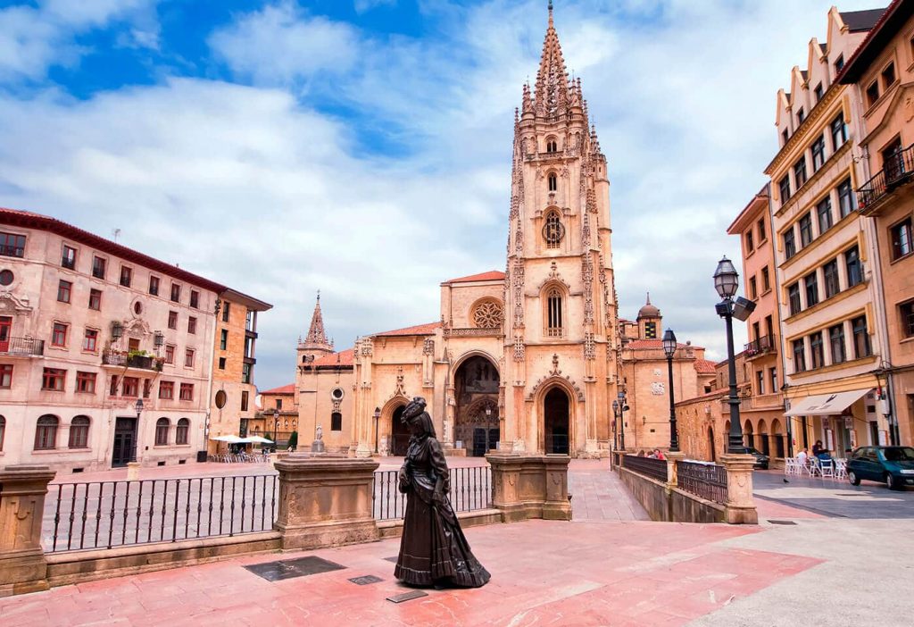 Oviedo desde Foz, vista de la catedral