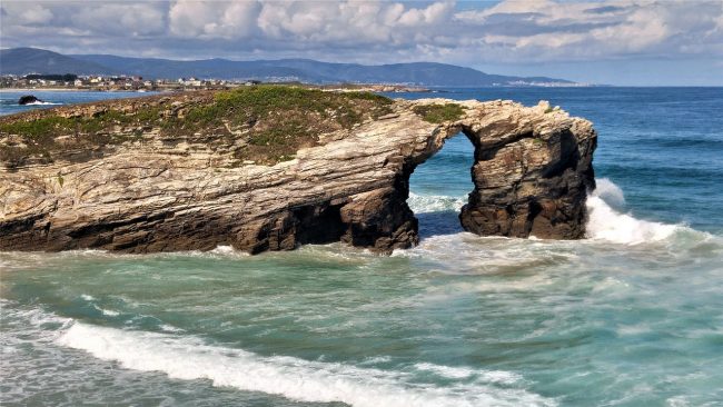 Playa de Las Catedrales, razón para ir de vacaciones a Galicia