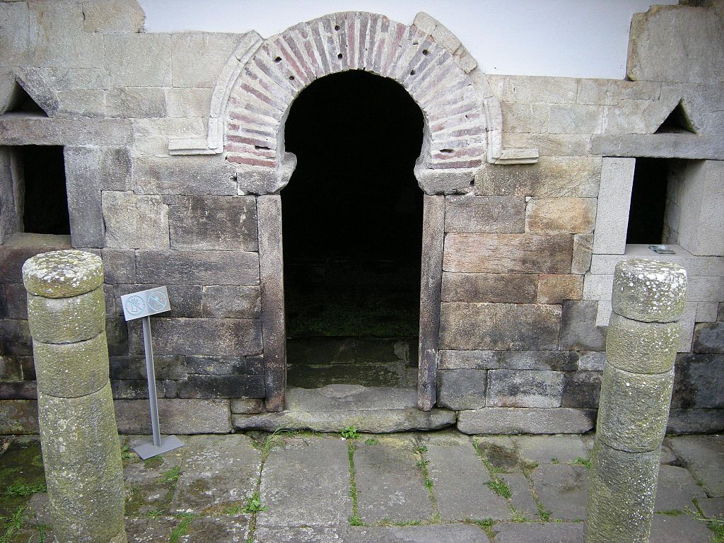 Entrada a Santa Eulalia de Bóveda