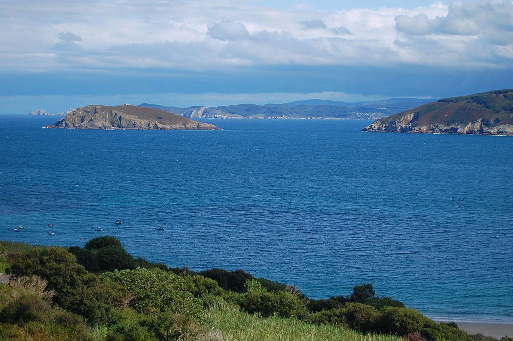 Isla Coelleira en la ría de O Barqueiro