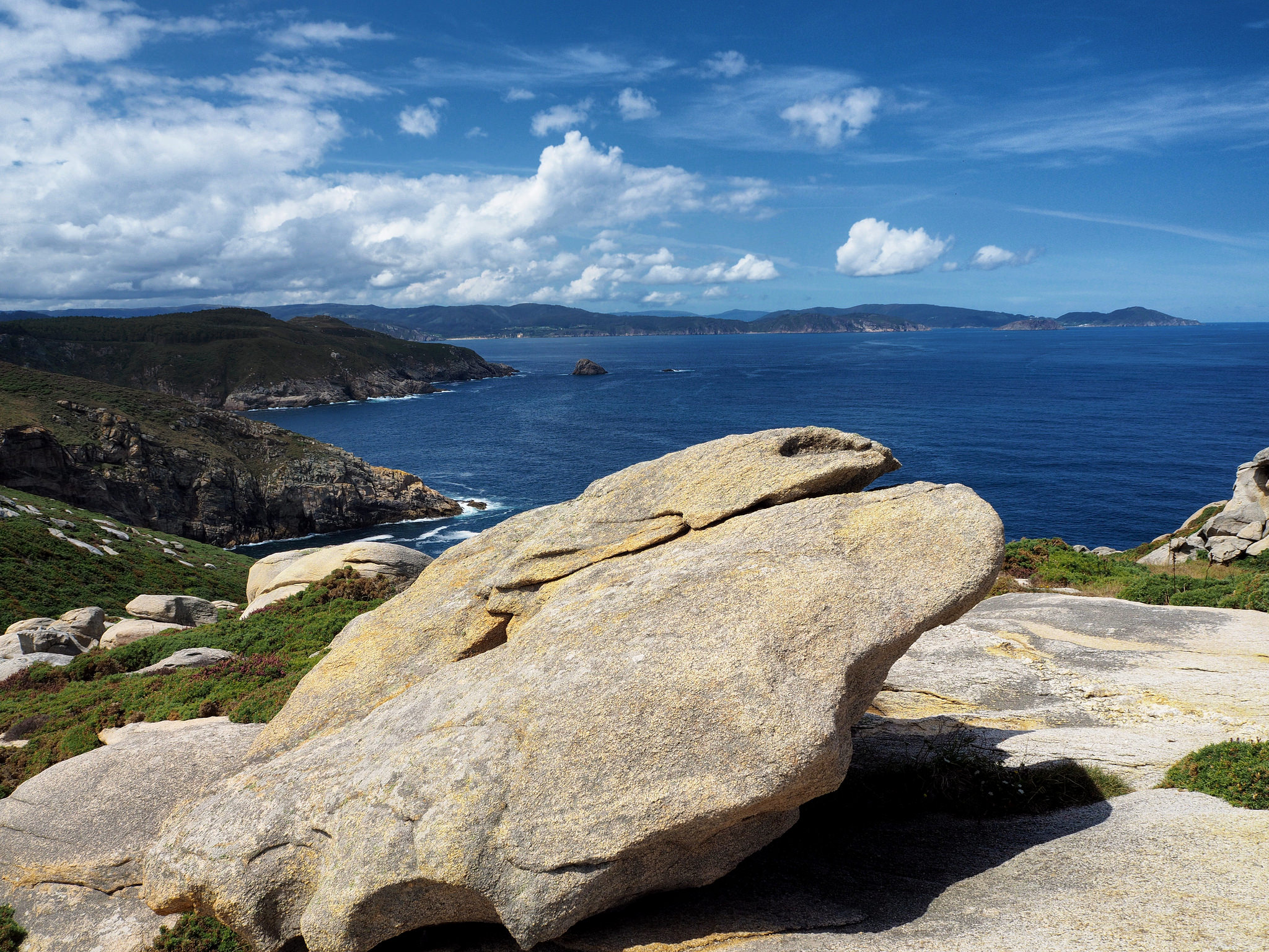 Vista desde Punta Roncadoira, uno de los faros de Lugo