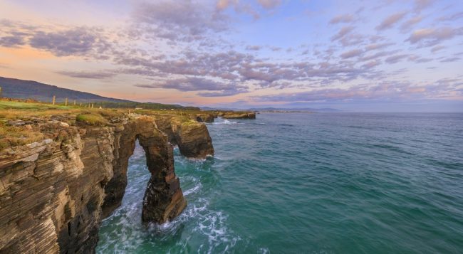 Playa de Las Catedrales con marea alta
