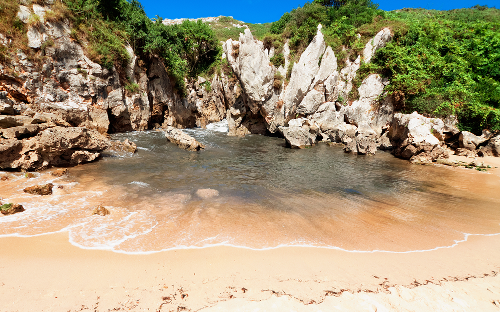 Playa de Gulpiyuri