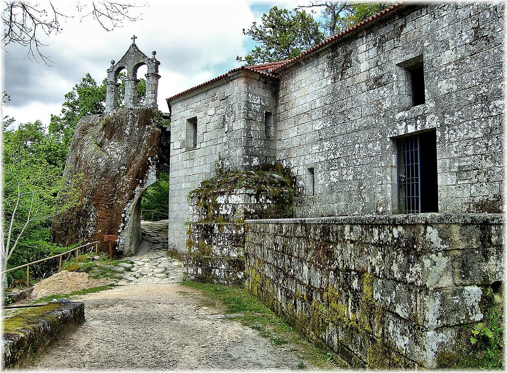 Monasterio de San Pedro de las Rocas en la Ribeira Sacra