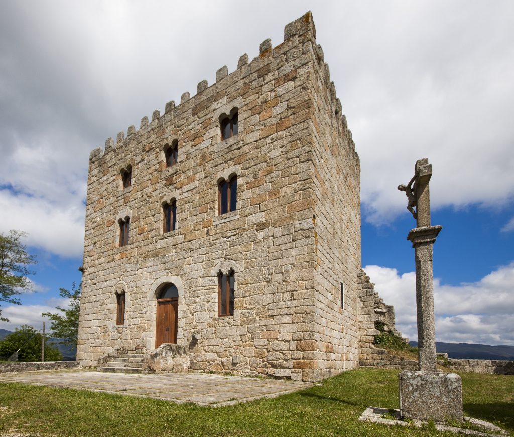 Torre del Mariscal Pardo de Cela en Alfoz