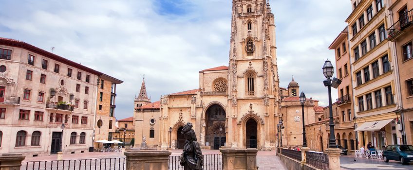 Oviedo desde Foz, vista de la catedral