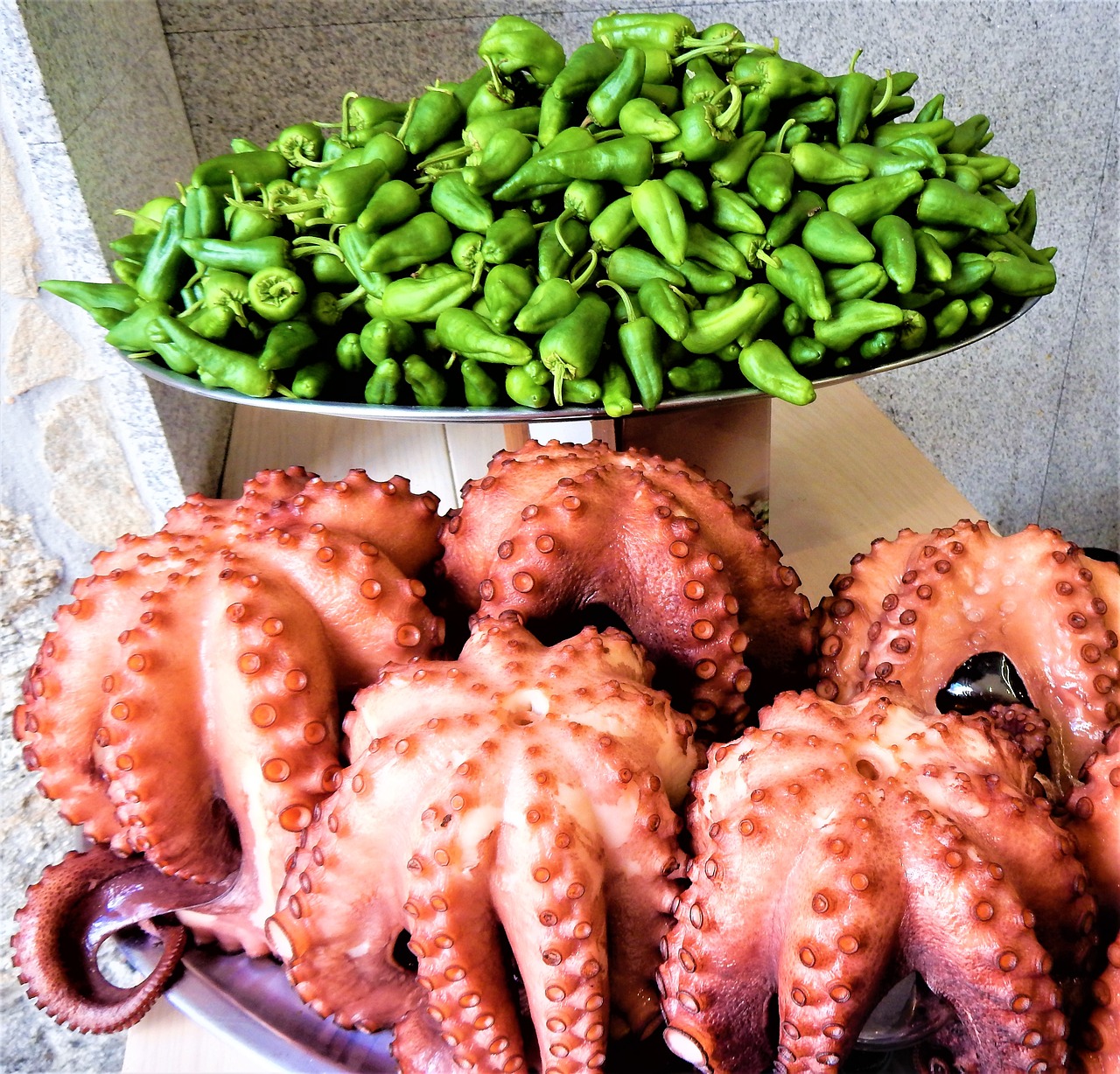 Pimientos y pulpo, productos autóctonos de Galicia