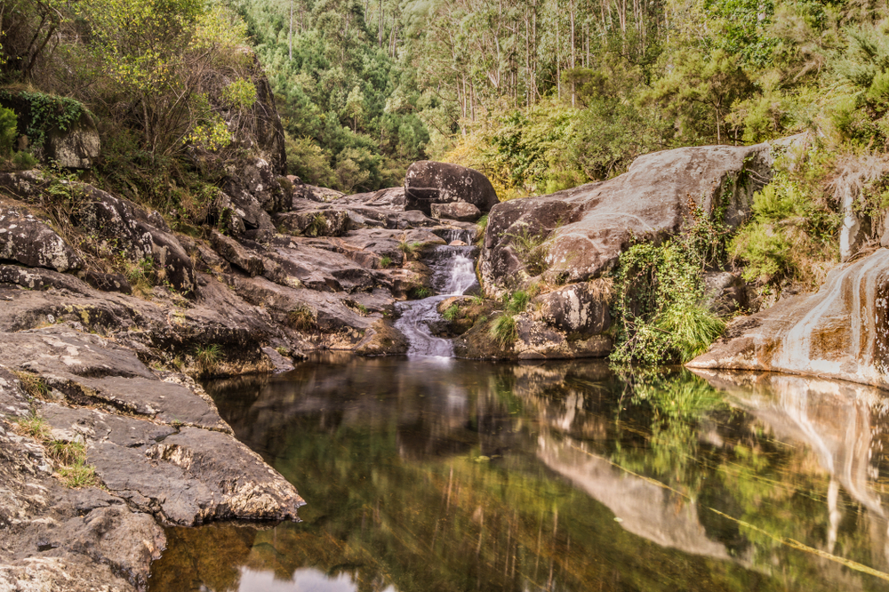 Piscinas naturales en el río Pedras