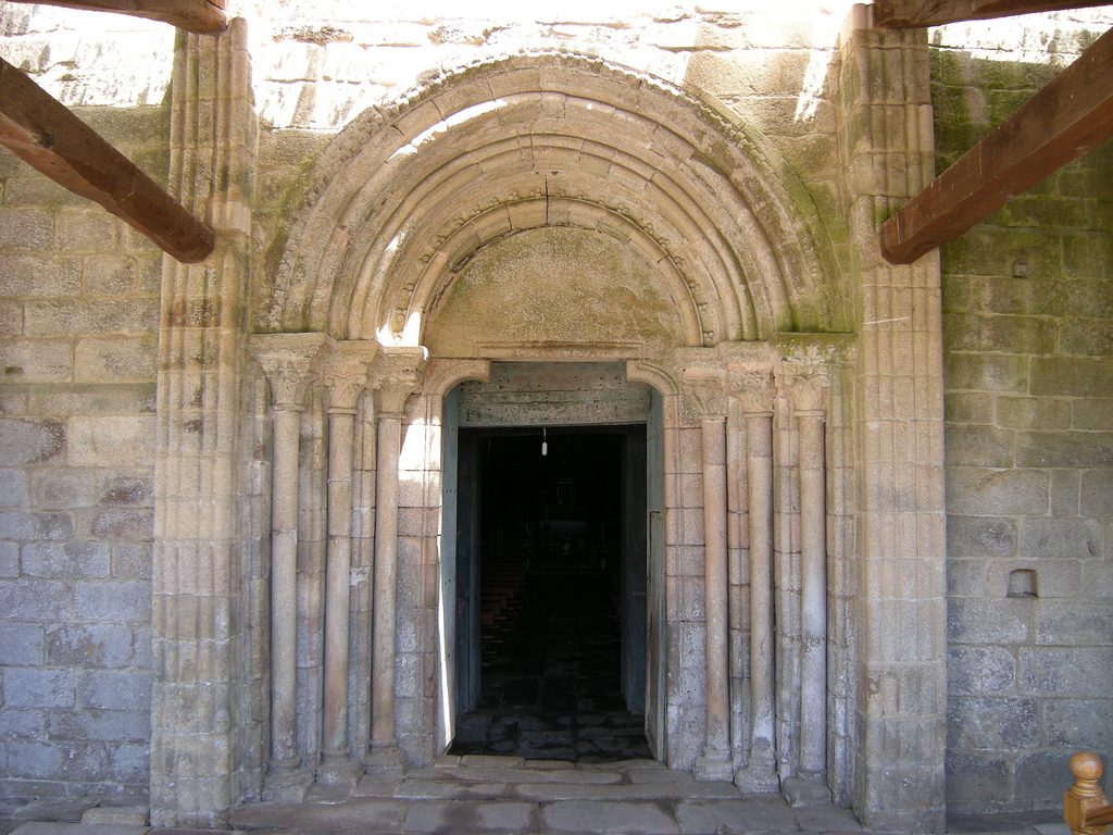 Portada del monasterio de Ferreira de Pallares