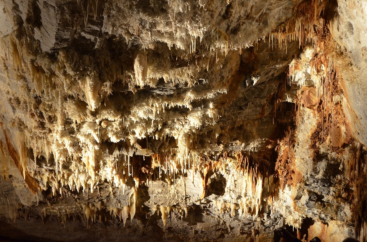 Interior de cuevas de Galicia